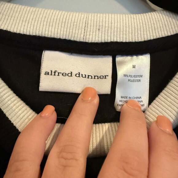 Alfred Dunner Christmas Sweatshirt Llama Santa Hat Scarf Black Size M - Picture 3 of 3